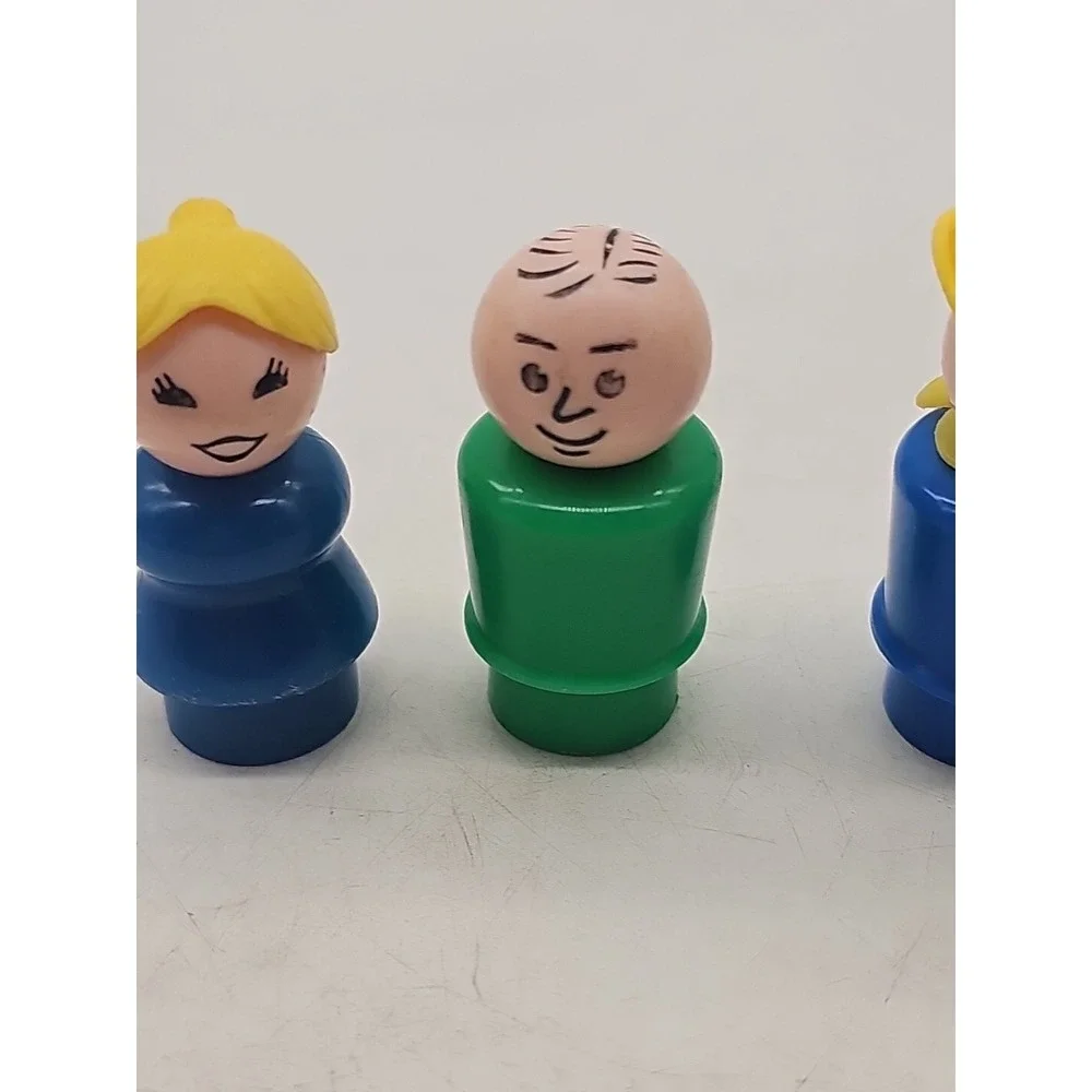 Vintage Fisher Price Little People Hard Plastic Figures Family 1 Wood  Lot Of 4